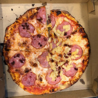 Piccola Pizza food