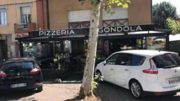 Pizzeria Gondola outside