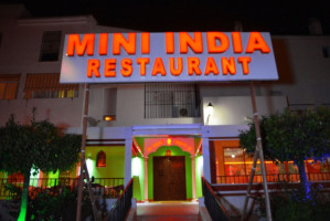 Mini India Elviria outside