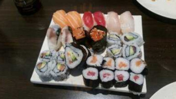 Mou Sushi food