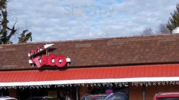 Tippy's Taco House outside