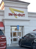 In-n-out Burger outside