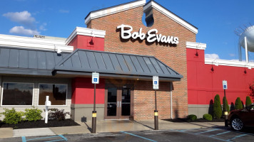 Bob Evan's Restaurant outside