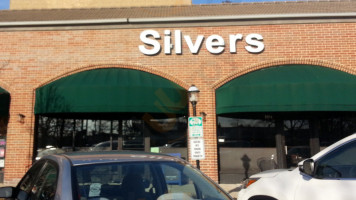 Silvers Grill outside