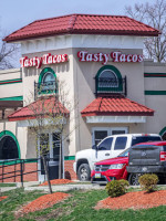 Tasty Tacos outside