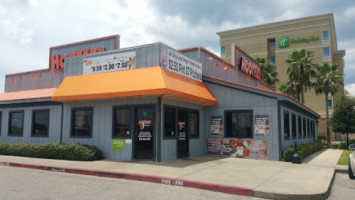 Hooters Of Gulfport outside