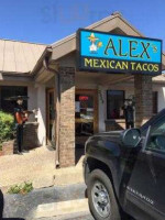 Alex's Mexican Tacos outside