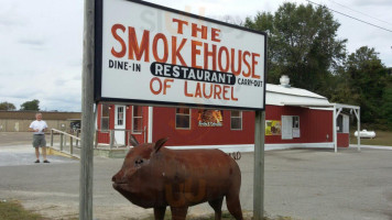 Smokehouse Of Laurel food