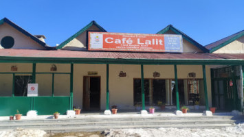 Hptdc Cafe Lalit Kufri outside