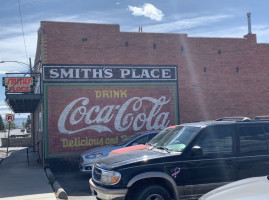 Smith's Place outside