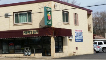 Pappa's Cafe outside