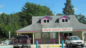 Lloyd's Country Custard outside