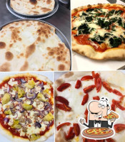 La Pizza Della Titti food