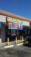 Highway 74 Donuts outside