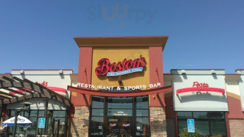 Boston's Restaurant and Sports Bar outside