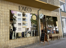 Loveco Schoeneberg outside