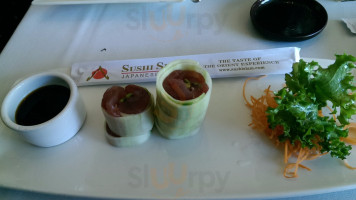Sushi Siam food