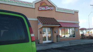 Del Taco outside