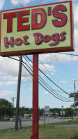 Ted's Hot Dog outside