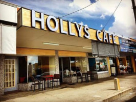 Hollys Cafe inside