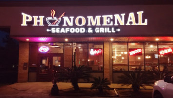 Phonomenal Seafood Grill outside