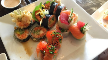 SAINT sushi bar food