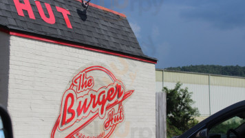 Betty's Burger Hut outside