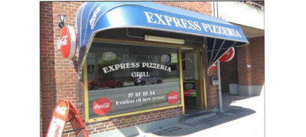 Express Pizzeria outside