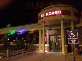 El Rodeo outside