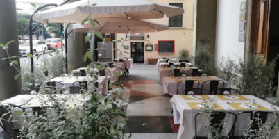La Taverna Del Portico inside