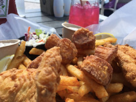 Frisbee's Wharf At Pepperrell Cove food