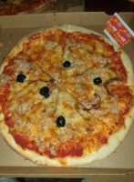 Pizza D’or food