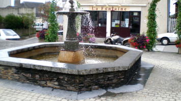 La Fontaine outside