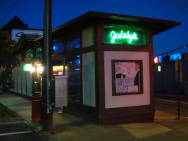 Gatsbys Pub outside
