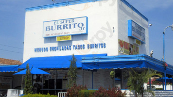 El Super Burrito Jr outside