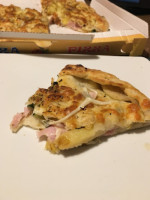 E' Qui La Pizza Di Oronte Michele food