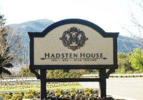 Hadsten House Inn outside