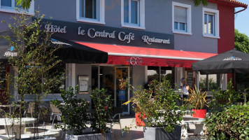 Le Central Cafe food