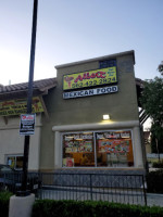 Los Albertt's Fresh Mexican Food outside