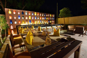 Anise Courtyard By Marriott Agra food