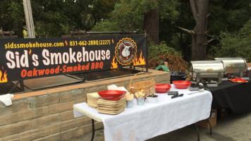 Sid's Smokehouse food
