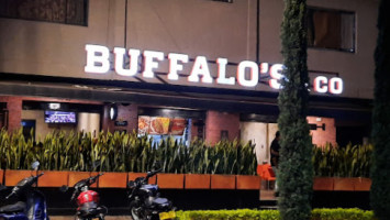 Buffalo's & Co outside