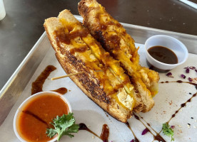 The Grilled Cheese Gallery food