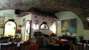Bombay Indisches Restaurant inside