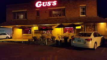 Gus's Tavern outside