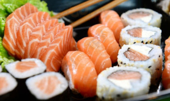 Sake Sushi Lounge food