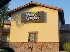 Olive Garden Italian Restaurant outside
