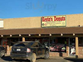Kevin's Donuts outside