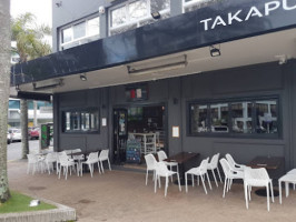 Niko's Pizza Takapuna outside