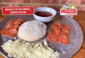 Mozzi's Pizza food